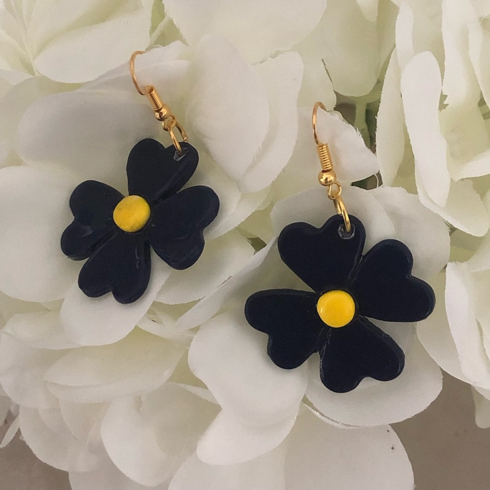 Navy Flower Polymer Clay Earrings🌸